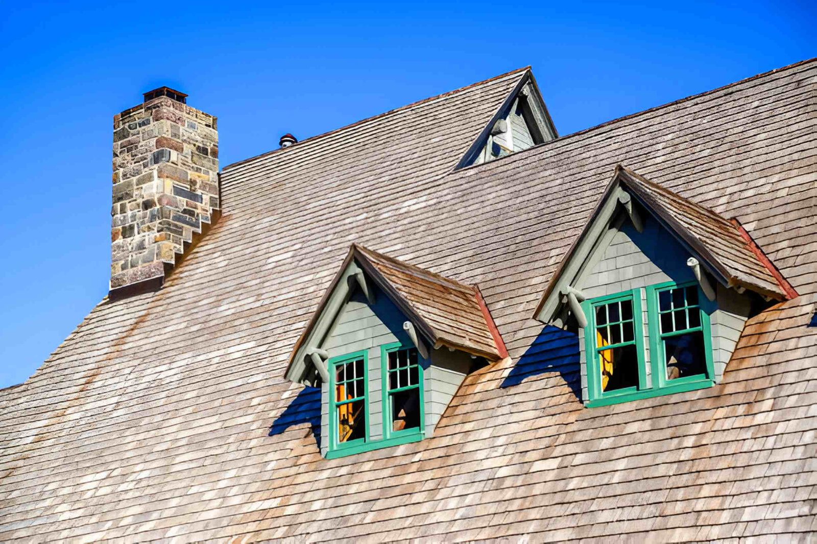 does-cedar-roofing-retain-heat