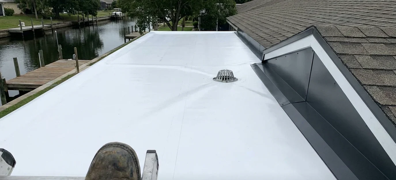 Flat-Roof Addition Near American Venice Canals